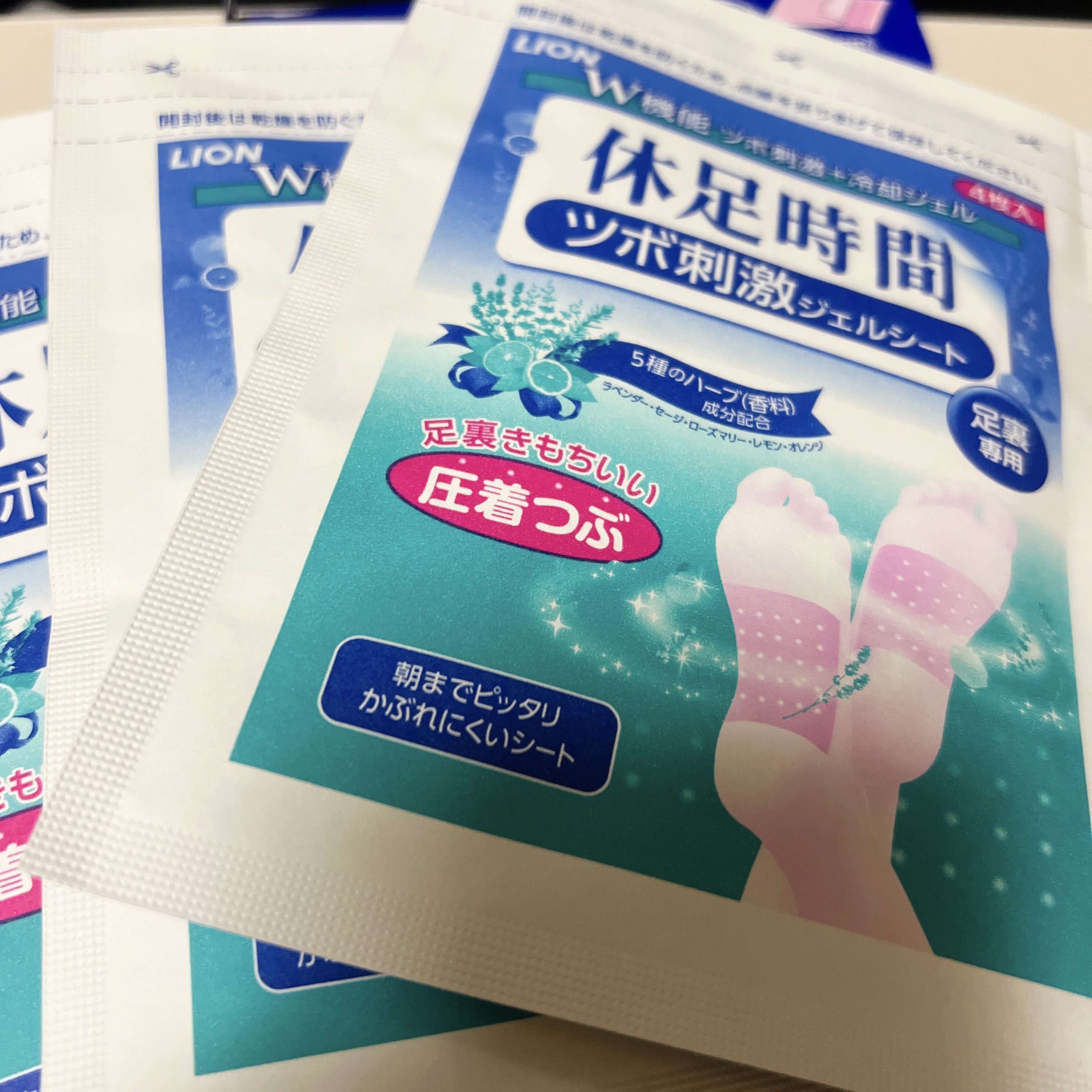 ツボ刺激ジェルシート/休足時間/レッグ・フットケアを使ったクチコミ（1枚目）