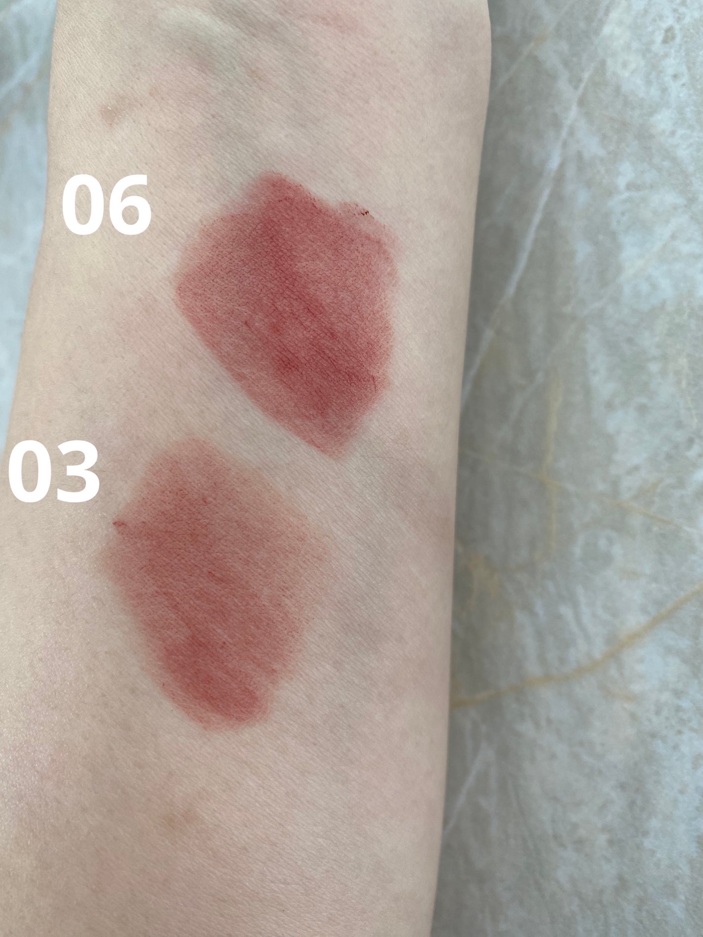 フェザーマットリップスティック/INTO U/口紅を使ったクチコミ(3枚目)