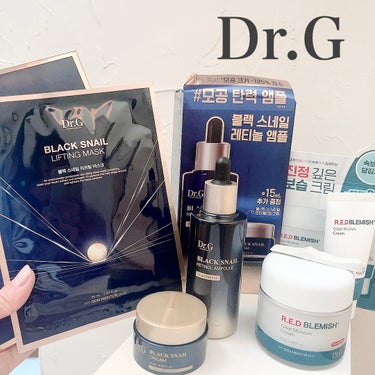 Dr.Gのプロモーションに参加しています。



♡ ••┈┈┈┈┈┈┈┈•• ♡

Dr.G

レッドブレミッシュクリアモイスチャークリーム

ブラックスネイルレチノールアンプル

ブラックスネイルリフティングマスク(5枚入)

♡ ••┈┈┈┈┈┈┈┈•• ♡





レッドブレミッシュクリアモイスチャークリームは、チューブタイプもついてました！

濃厚な感じのテクスチャーでとてもしっとりしました！
しかもベタつく感じもなかったです。
乾燥した敏感肌向けみたいですܸ.  ̫ .ܸ
アクアツボクサ、植物性ヒアルロン酸、ツボクサ由来のグリーンセラミド配合。



ブラックスネイルレチノールアンプルは、クリームもオマケでついてました。

スポイトタイプで、中身はとろっとした濃厚な感じのテクスチャーでした✨

一般のレチノールより強力なブラックスネイルと、刺激を減らした3世代レチノール配合。
わたしはほんとに刺激など感じず使うことが出来ました＼(^o^)／
ハリや弾力が出る感じが良かったです！



ブラックスネイルリフティングマスク(5枚入)
こちらのマスクは個包装で良かったです。

ブラックスネイルの栄養をそのまま詰め込んだマスク！
T3コラーゲンというものも配合。

シートは顎まで包み込めるようになっていて珍しかったです！
弾力のあるシートでとても密着しました。

使ったあとはハリ感が出る感じがしたし、しっとりして良かったです(*•̀ᴗ•́*)👍


　オンライン：Dr.G公式オンラインストア、Qoo10、楽天
　オフライン：ロフト、イオン、マツモトキヨシ、ココカラファイン
などで購入出来るようなので、よかったらチェックしてみてね！‪🫶🤍


#PR
#ドクタージー
#エイジングケア
#保湿クリーム #スキンケア #韓国コスメ 

 #乾燥ケアの本音レポ の画像 その0