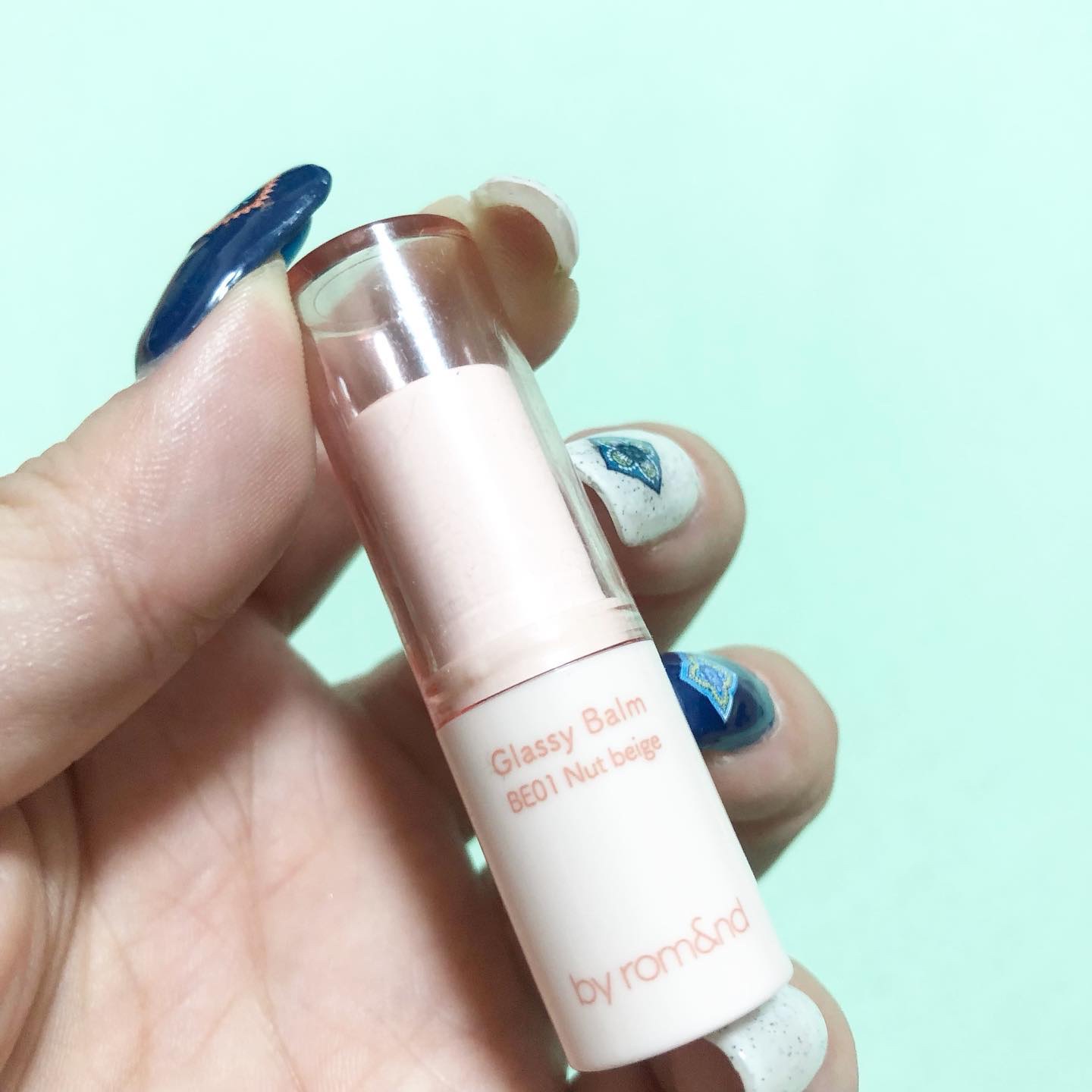 アンドバイロムアンド グラッシーバーム BE01 ナッツベージュ/&nd by rom&nd/口紅を使ったクチコミ（2枚目）