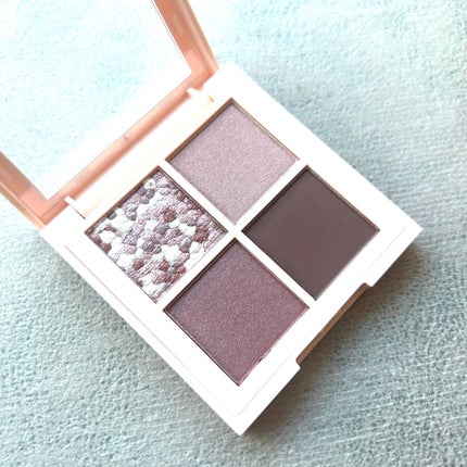 レブロン ダズル アイシャドウ クアッド/REVLON/アイシャドウパレットを使ったクチコミ(2枚目)