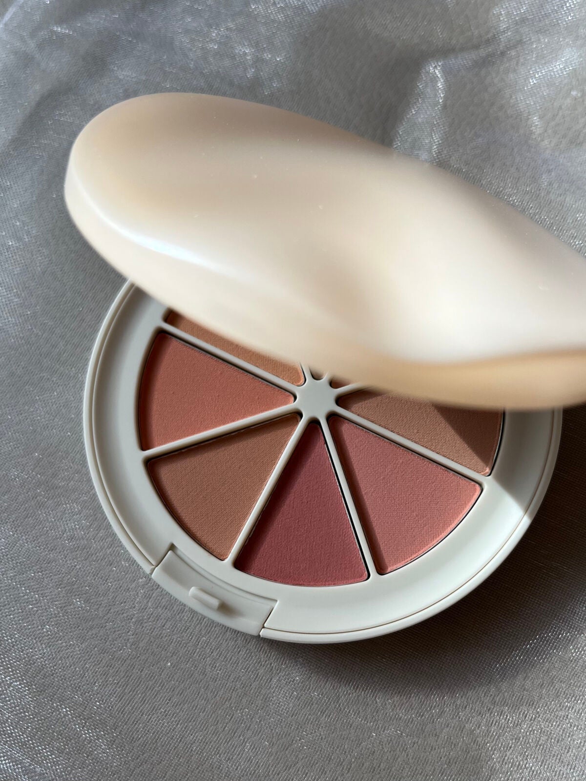 New Level Eyeshadow Palette/Laka/アイシャドウパレットを使ったクチコミ(4枚目)