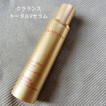 朝に使うことが多いです。
使用すると目やフェイスラインがスッキリします！
香りも好きなので、使うとリラックスできます！
化粧水の後に3プッシュ出して顔全体に馴染ませて軽くマッサージをしています。
無くな