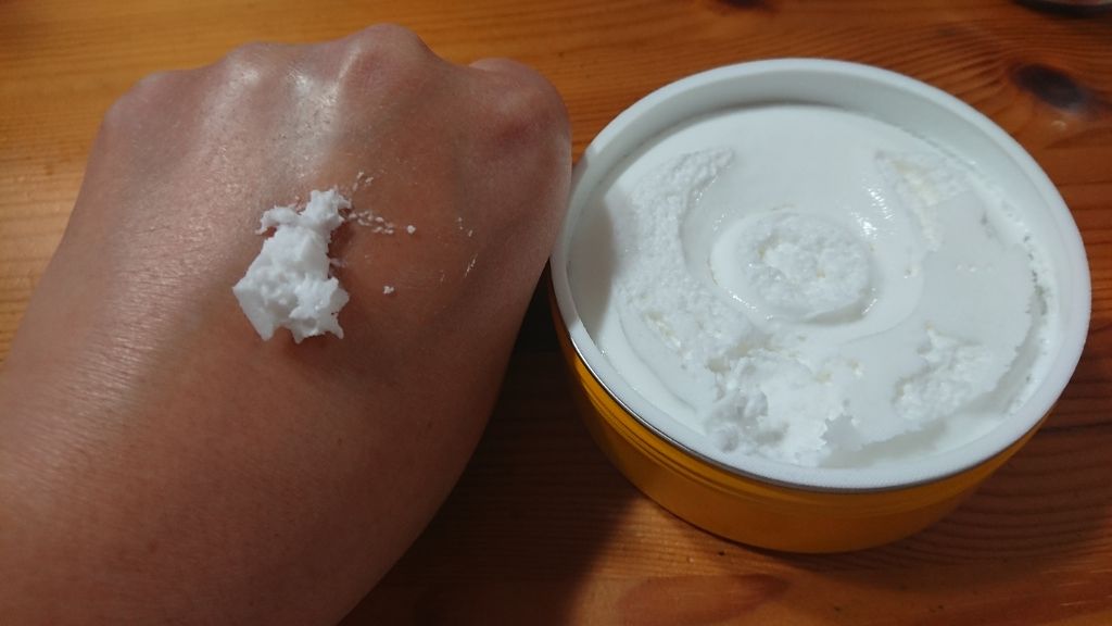 ジョイフルスター スノーシア ボディクリーム（ディライトフルティー）/L'OCCITANE/ボディクリームを使ったクチコミ（2枚目）