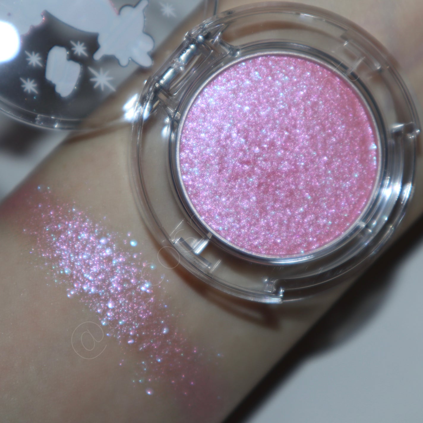 マルチグリッターカラー/ENBAN TOKYO/単色アイシャドウを使ったクチコミ(3枚目)