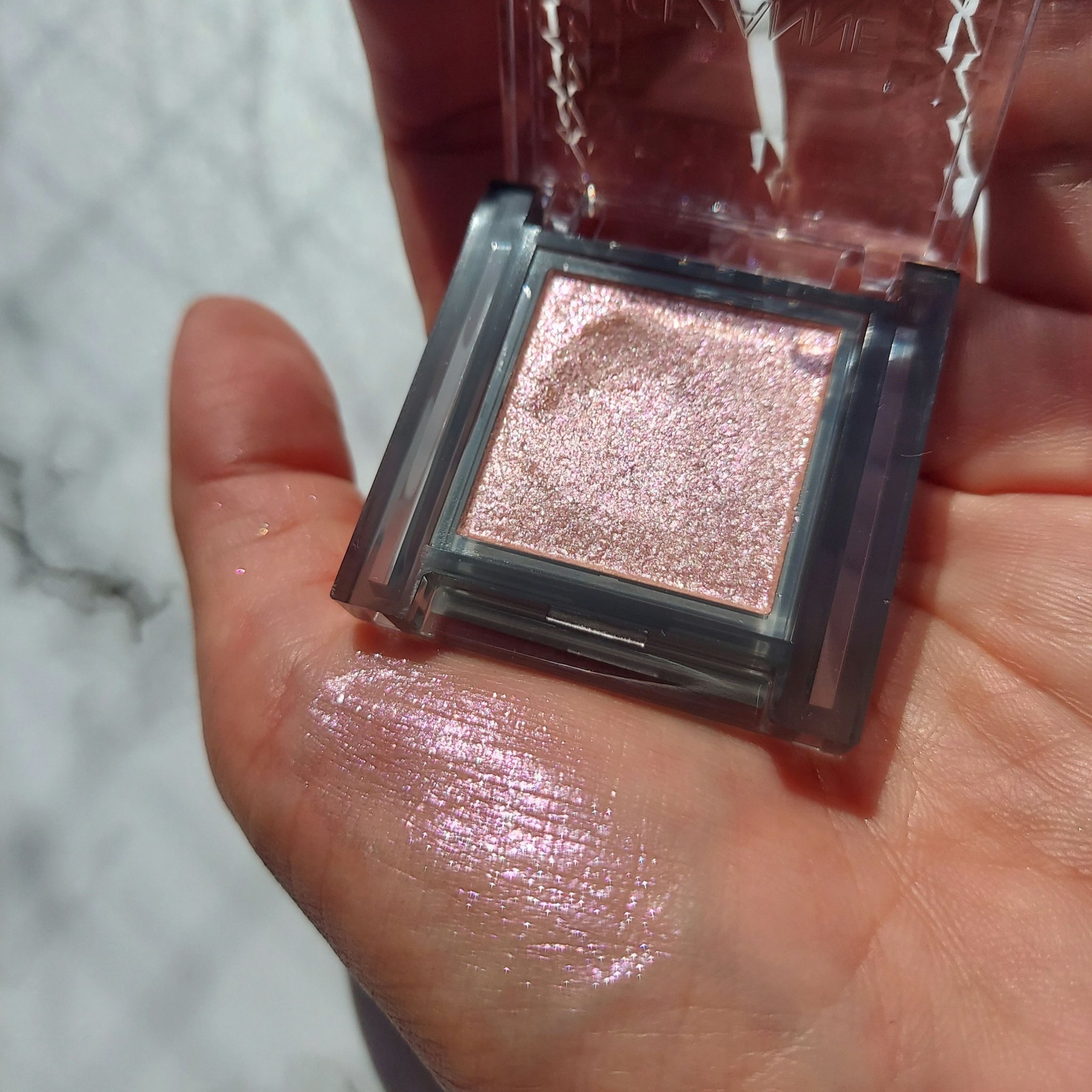 シングルシャイニーアイシャドウ/CEZANNE/アイシャドウを使ったクチコミ（3枚目）