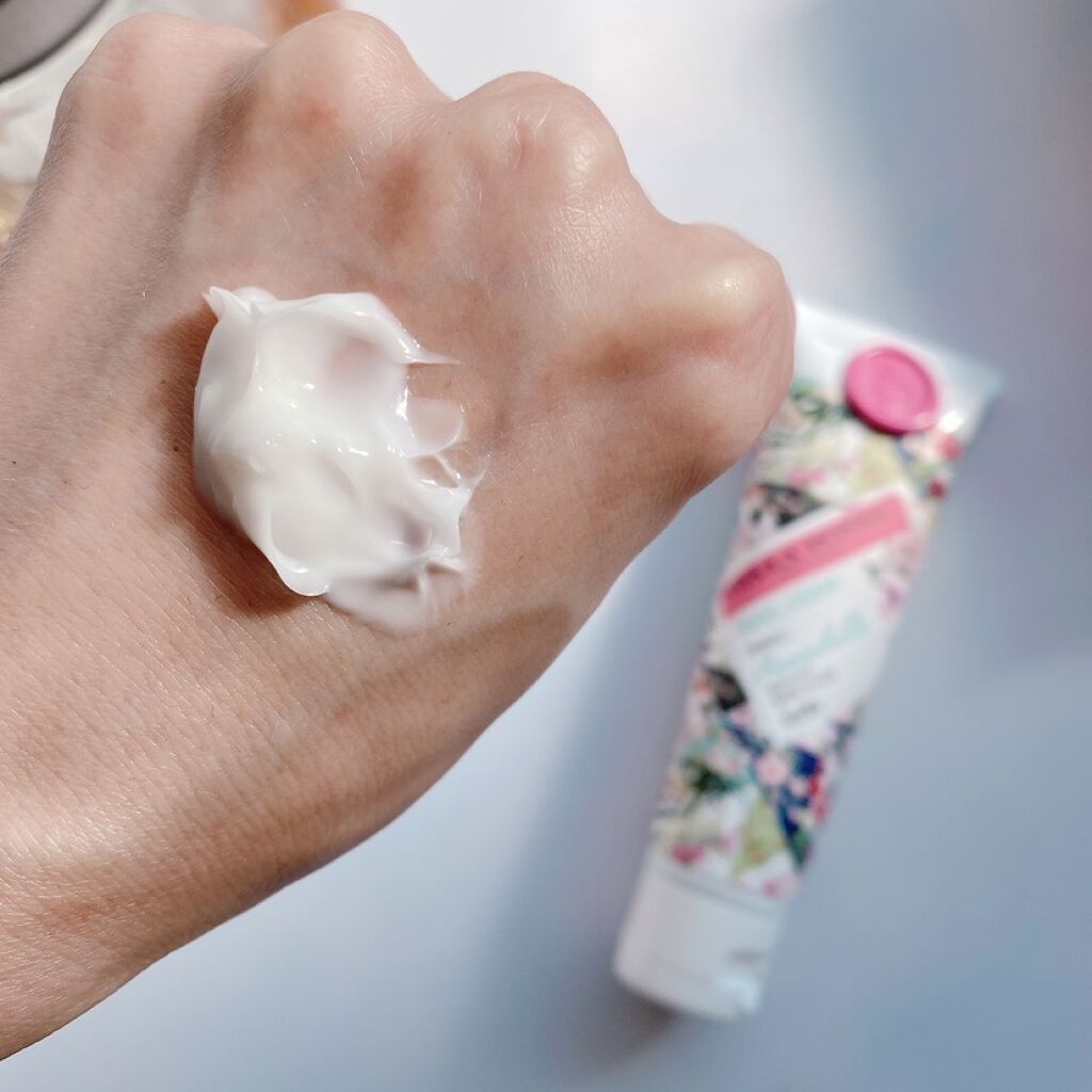 ハンドクリーム ロザベラ/BELLADONNA BATH&BODY/ハンドクリームを使ったクチコミ（2枚目）