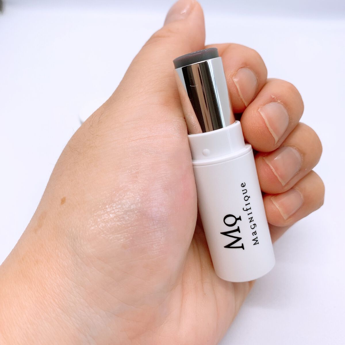 マニフィーク ナチュラルリップバーム99のクチコミ「マニフィークのナチュラルリップバームを使用しました😊

002ティントは高保湿ながらベタつきが.....」（3枚目）