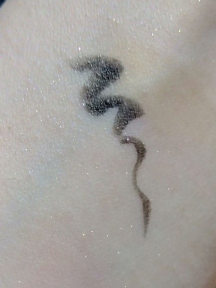 ベルベットライナー/LUMIURGLAS/リキッドアイライナーを使ったクチコミ(2枚目)