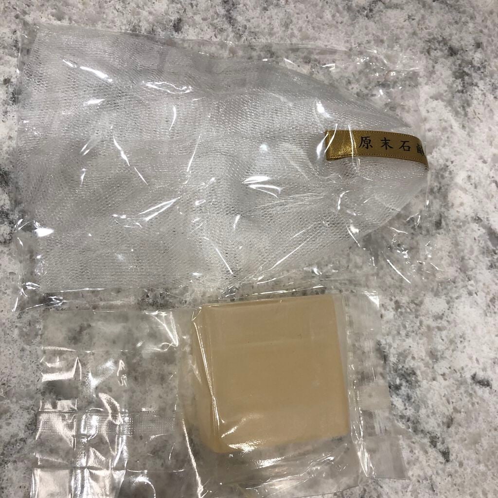 momo on LIPS 「GFLOWERという原末石鹸を使用しました!箱の中には石鹸と専..」(2枚目)