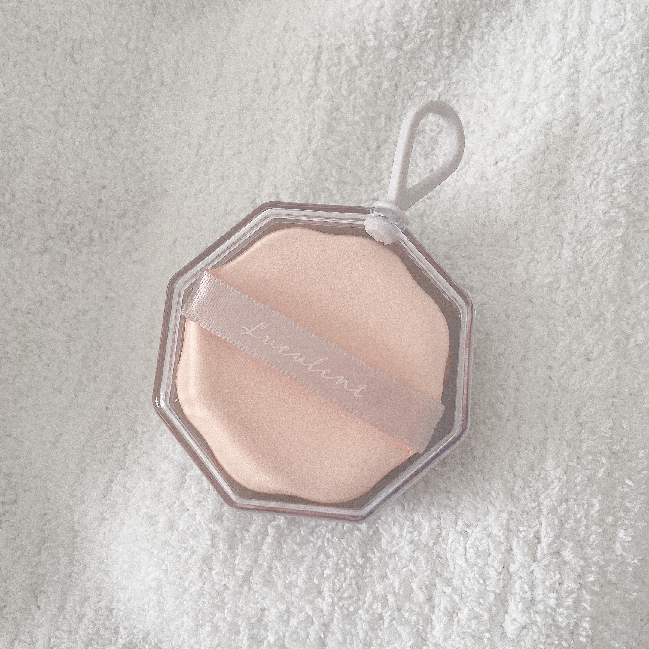 メイクアップパフ（花形、２個、専用ケース付）/DAISO/パフ・スポンジを使ったクチコミ（1枚目）