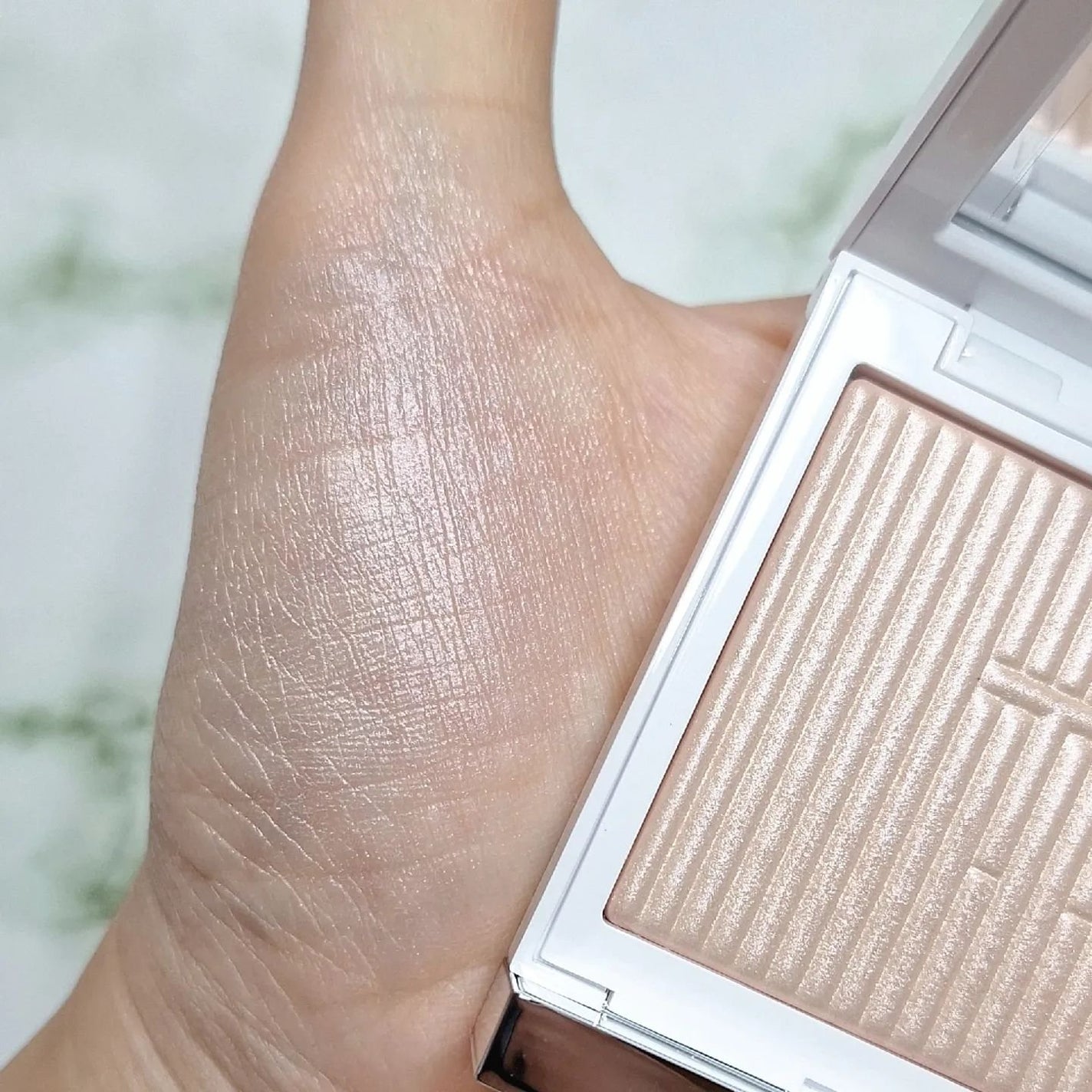 ソレイユ ネージュ グロウ ハイライター/TOM FORD BEAUTY/パウダーハイライトを使ったクチコミ(6枚目)