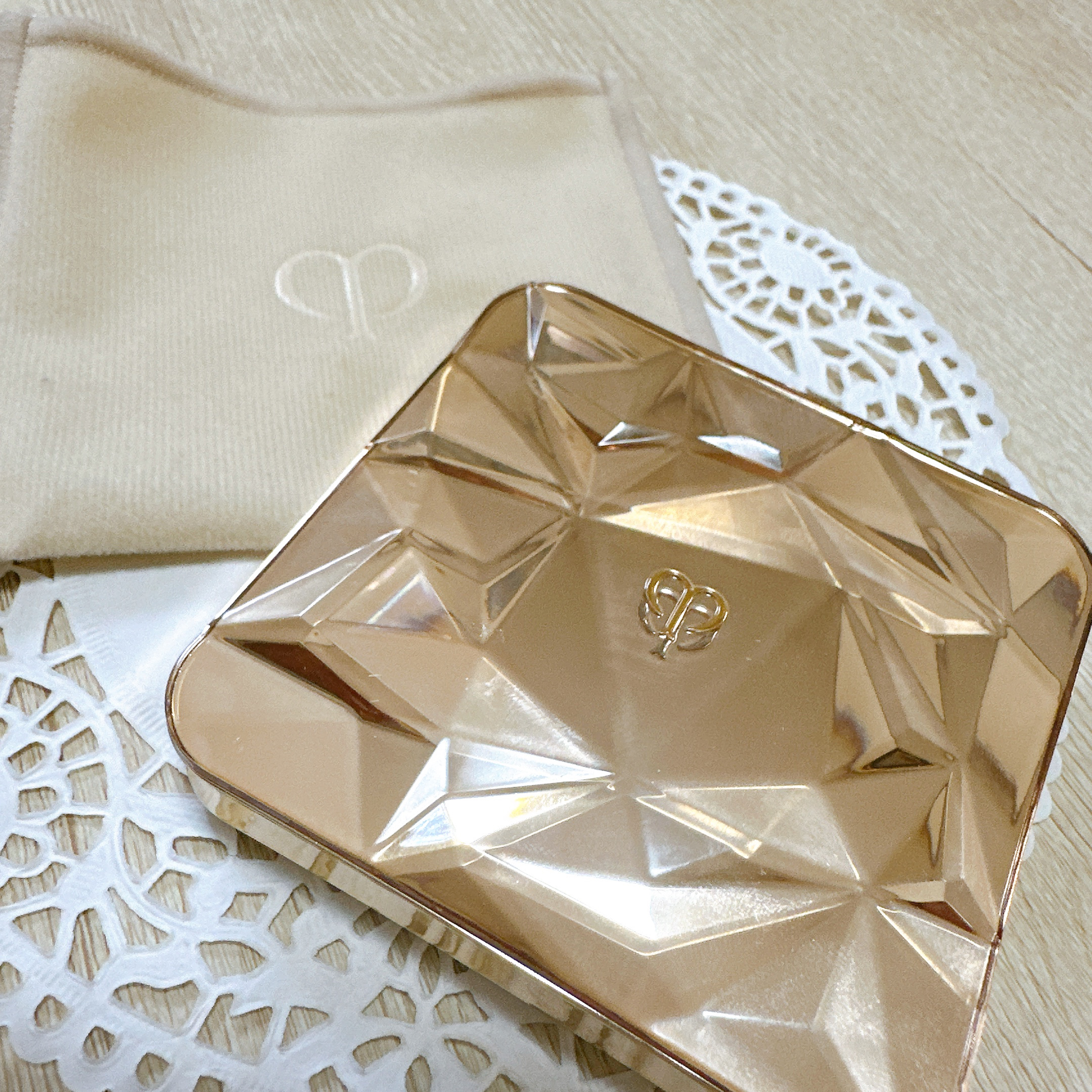 ル・レオスールデクラ /クレ・ド・ポー ボーテ/パウダーハイライトを使ったクチコミ（2枚目）