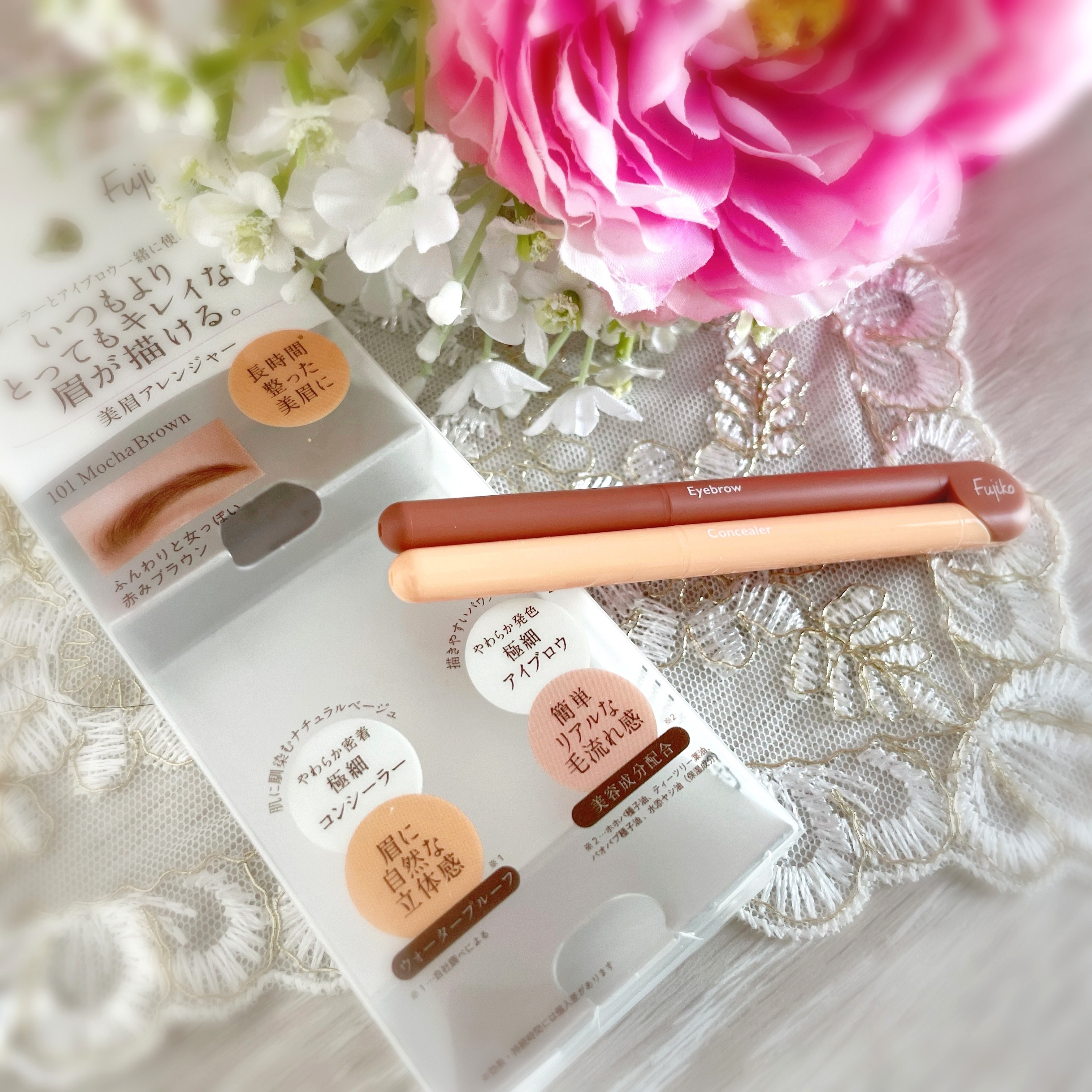 【Fujiko美眉アレンジャー101モカブラウン】


ドンキにて色々と試し書きをし、手の甲に沢山の眉毛が量産された結果購入に至りました。
アイブロウとコンシーラーが１つにまとまっています。

繰り出し式のペンはどちらも柔らかく描きやすいで