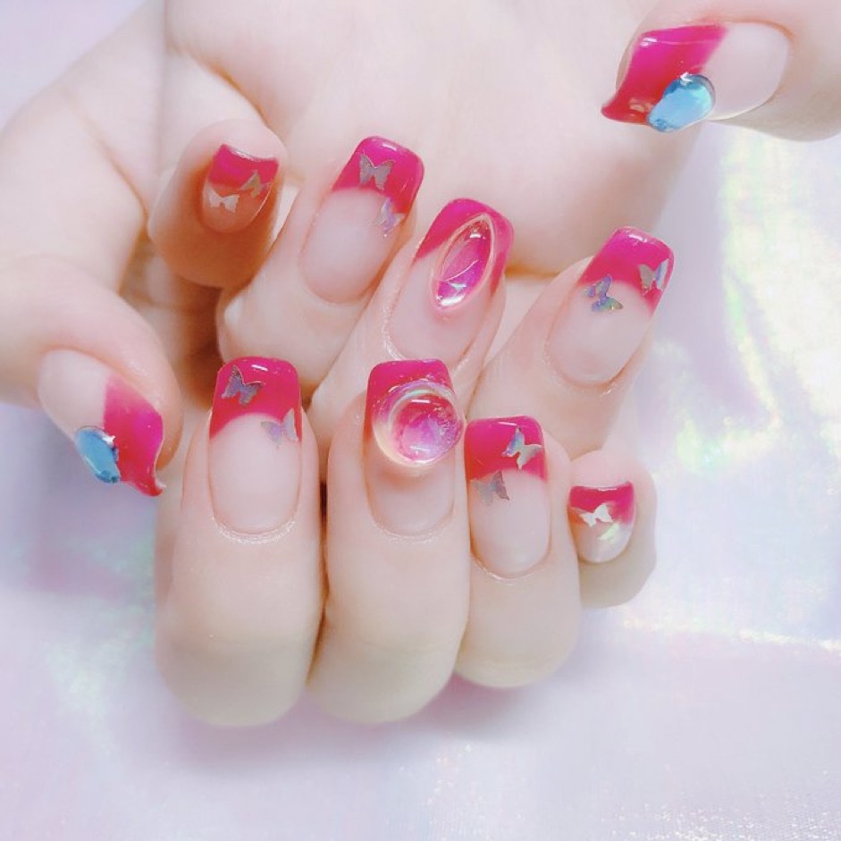 #フレンチネイルのネイルデザイン