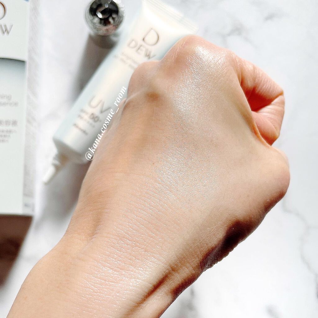 kana on LIPS 「ブライトニングUV美容液♡/みなさん、こんばんは🌙来月発..」(4枚目)