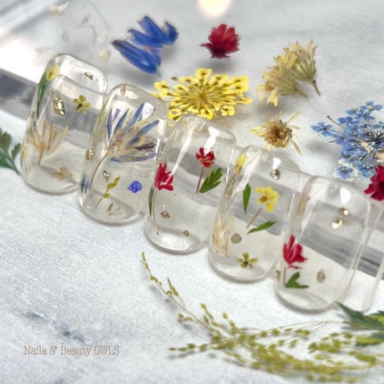 ぴよこれいと あうるす on LIPS 「クリアベースでお花のアート。お花の花びらをちぎり、ちぎりしたり..」(4枚目)