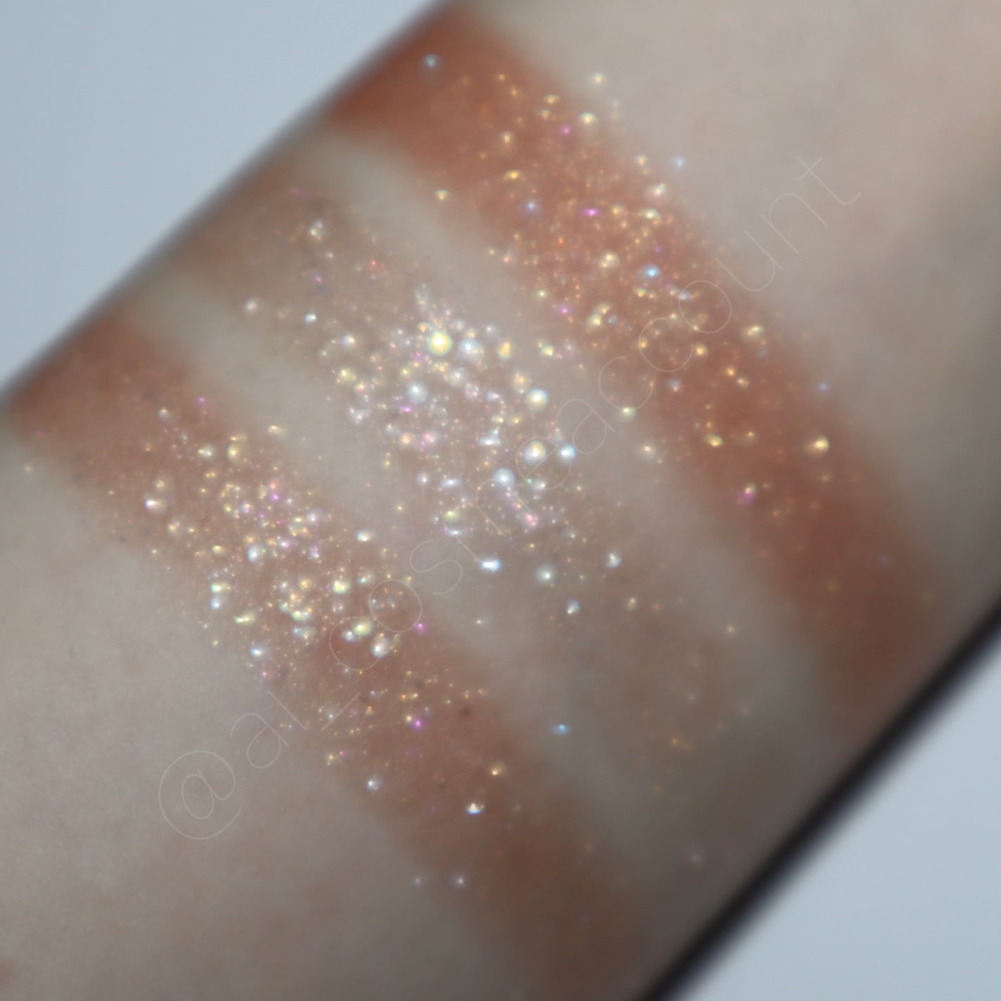 エレクトリックショックアイズ /KATE/アイシャドウパレットを使ったクチコミ(3枚目)