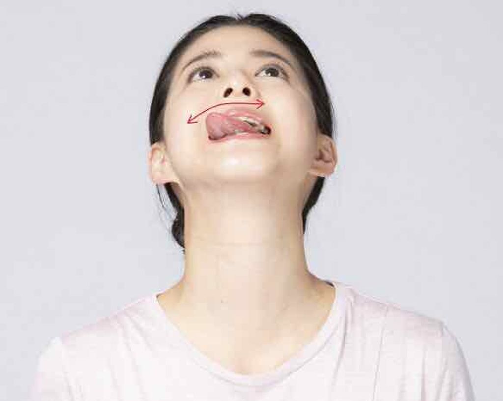 しゅり@小顔専門トレーナー on LIPS 「ダイエットして体重は落ちたのに友だちから「笑ったとき二重アゴだ..」(3枚目)