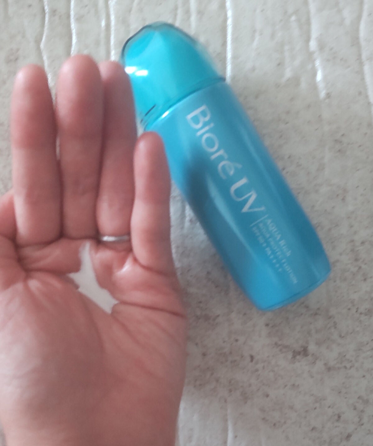 ビオレUV アクアリッチ アクアプロテクトローション(水層パック)/ビオレ/日焼け止めローションを使ったクチコミ(2枚目)