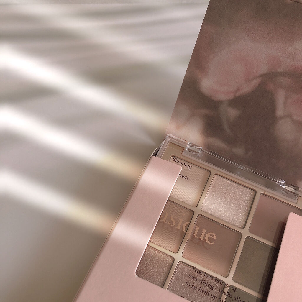 dasique:シャドウパレット
 #01 Suger Brownie
----------------------------------------------------------
今まで紹介したデイジークの中でもかなり発色のいいパ