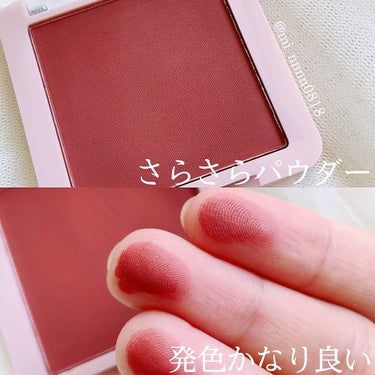 発色良すぎタイコスメチーク🇹🇭

Cathy Doll
Nude Matte Blusher
06 Maroon Like
¥770

「ヌードマットブラッシャー」は、
上質でなめらかな質感のチーク。
顔色を自然に引き立てて、
フレッシュな頬に。

また、粉質は柔らかいのに、
肌への密着力も高くよれないので、
アイシャドウにも使っていただけます！

12色の多彩なカラーバリエーションで、
自分にぴったりのカラーに出合えます。
ツバキ花エキス配合。ベリーの香りつき。
Bright&Win由来の色名もポイントです！

01 Buddy Beige
02 Easy Peach
03 Baby Boy
04 Pink Idol
05 Sassy Girl
06 Maroon Like　←使用色
07 Sahara
08 Sandy
09 Win My Heart
10 My Bright Sun
11 Bright Punch
12 Twin Peach

✼••┈┈••✼••┈┈••✼••┈┈••✼••┈┈••✼

まず発色が凄く良い！！
色にもよると思いますがMaroon Likeは
付きすぎ注意です⚠
１度手の甲で調節してから
塗布するのがおすすめです！

さらさらパウダーなのでムラになりにくく、
ツヤ肌にもマット肌にも合いやすいので
使いやすいなと思いました✨✨

アイシャドウにも使えるのでアイメイクとチークで
統一感が出せてよりおしゃれに🌈

カラーバリエーション豊富で12色展開！
自分にぴったりなカラーも見つかりますし、
メイクや服装に合わせて選べます🎀
そして1つ770円とプチプラなので集めやすいです！！

プチプラで使いやすいタイコスメのチーク
是非チェックしてみて下さい👀

#cathydoll#キャシードール#ドーリーな世界#ラブキャシー#ドーリーコスメ#ドーリーメイク#タイコスメ#タイメイク#タイ#第三メイク#スワイメイク#コスメラボ#cosmelab #メイクの秋 の画像 その2