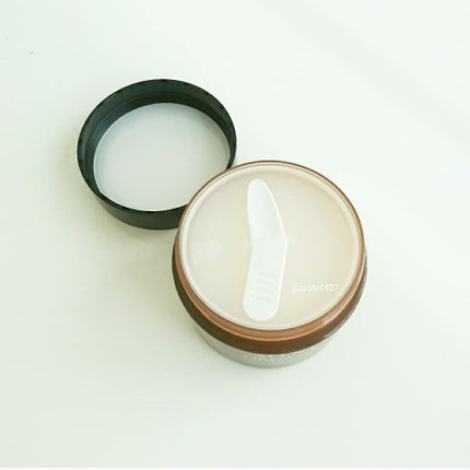 ALLNA ORGANIC クレンジングバームのクチコミ「オルナオーガニックの基調となっている、ブラウンの容器!
蓋はくるくる回すタイプになっています.....」(2枚目)