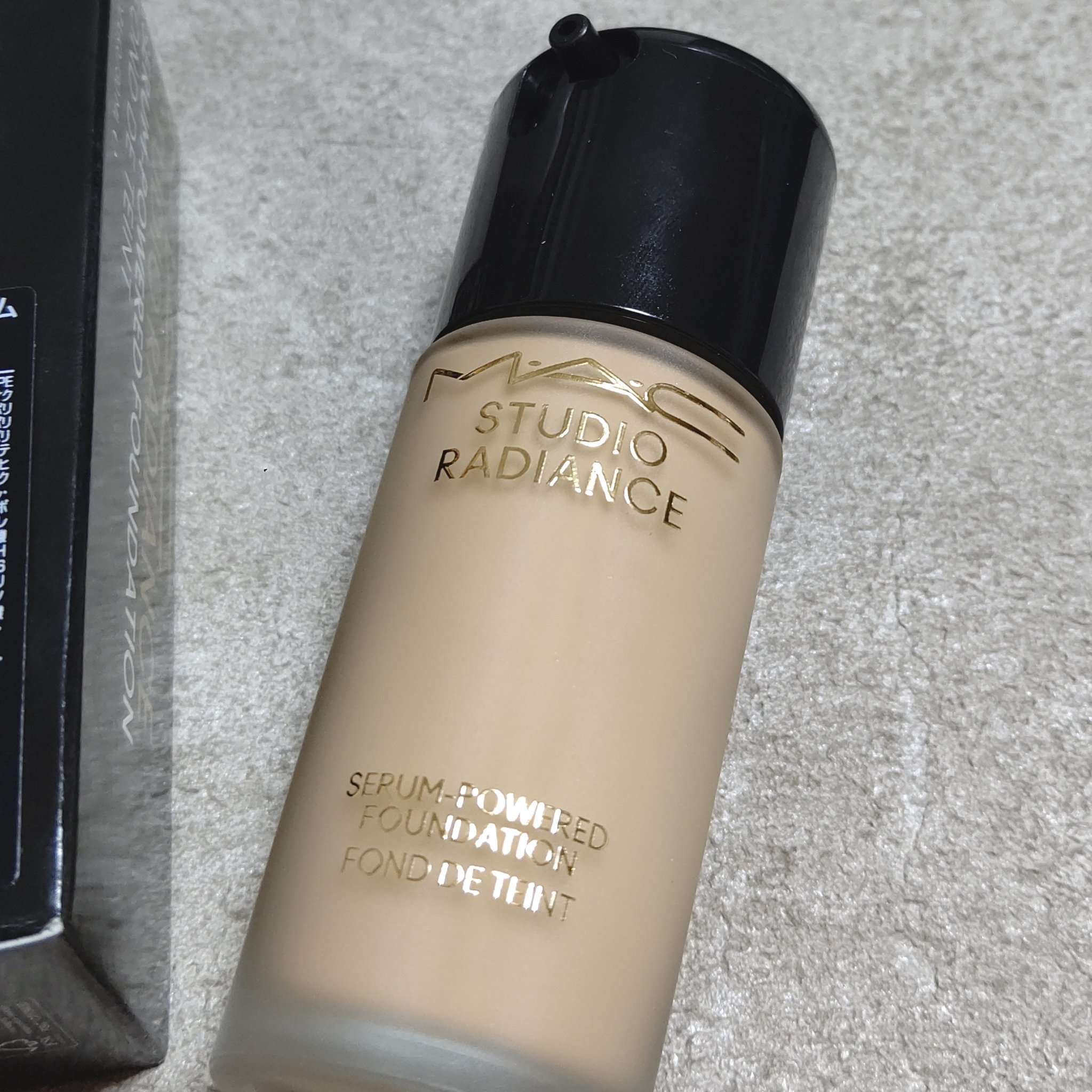 スタジオ ラディアンス セラム ファンデーション NC12/M・A・C/リキッドファンデーションを使ったクチコミ（2枚目）