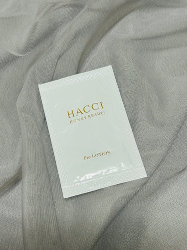 ・HACCI HONEY READY！


ミルクタイプのローションです。


洗顔後、適量を…と書いてあるので、
乳液っぽいけど化粧水の役割なのかな？


ミルクタイプなので
さっぱりというよりはしっ