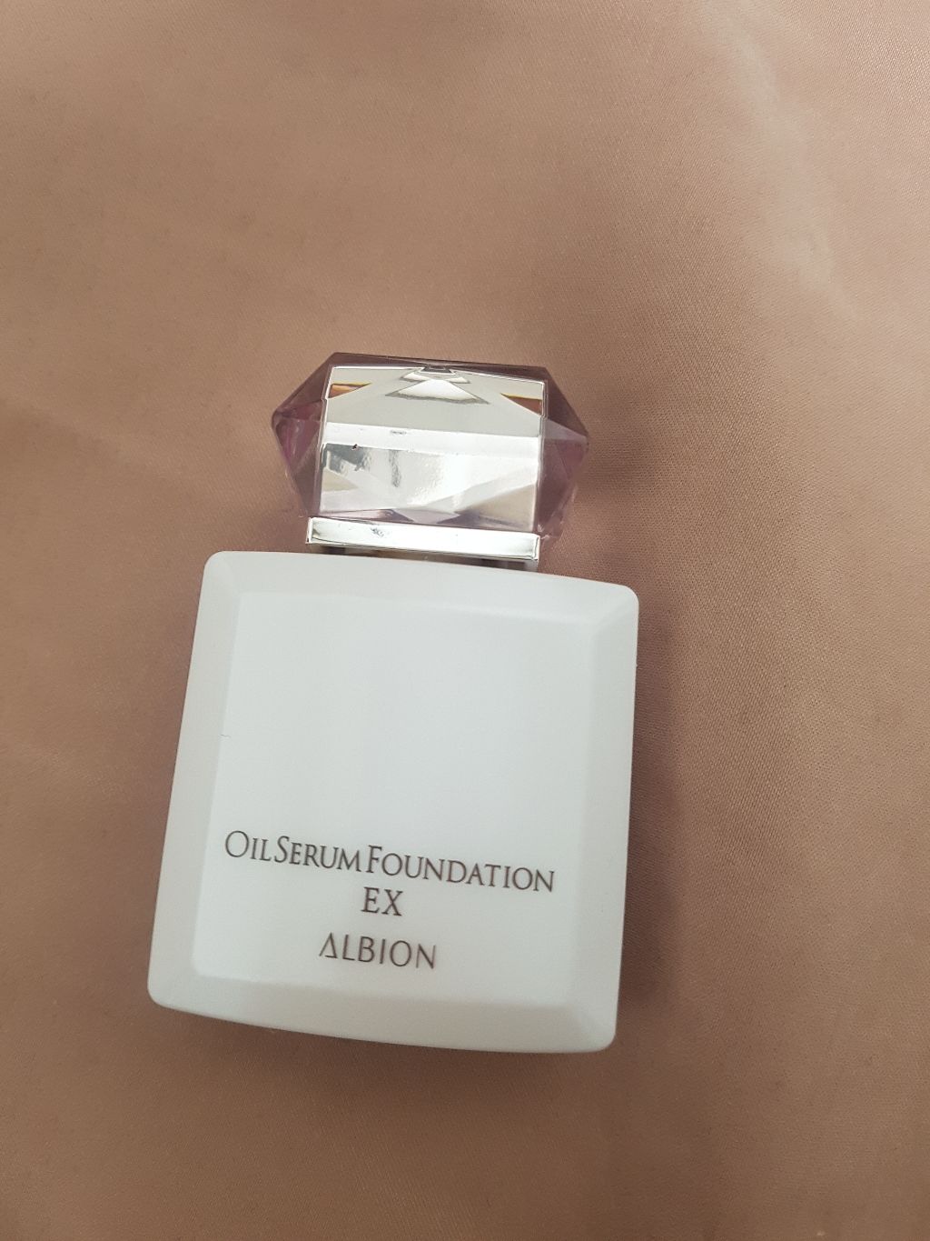 ALBION アルビオン オイルセラム ファンデーション EXのクチコミ「
ツヤ肌に憧れ始めた2、3年前に買ったやつ😇

付けると結構薄づきだから濃いメイクが
好きじゃ.....」（1枚目）