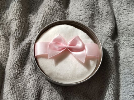 すっぴんパウダーC ホワイトフローラルブーケの香り/クラブ/プレストパウダーを使ったクチコミ(2枚目)