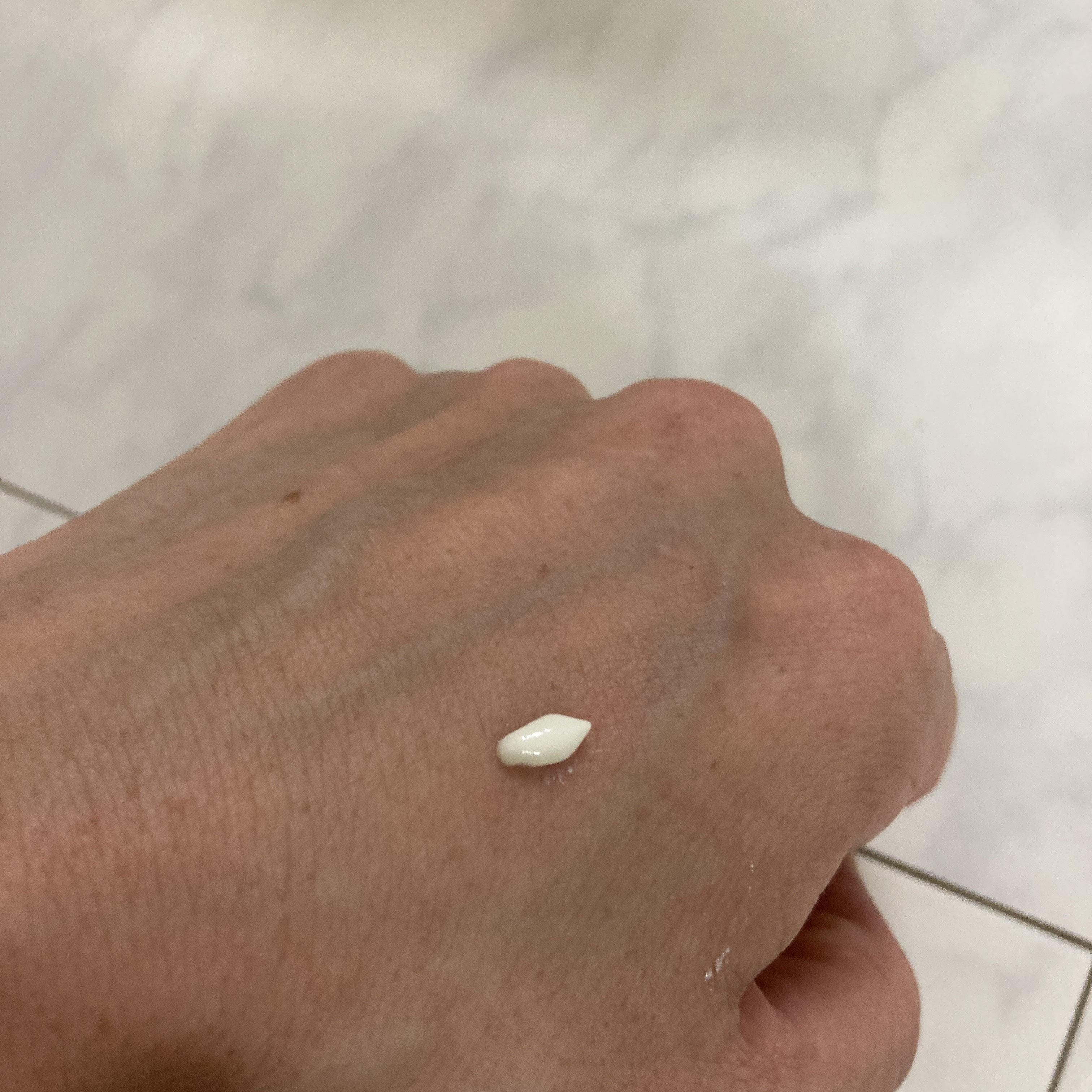 マーメイドスキンジェルUV 02 ホワイト/キャンメイク/日焼け止めジェルを使ったクチコミ（3枚目）