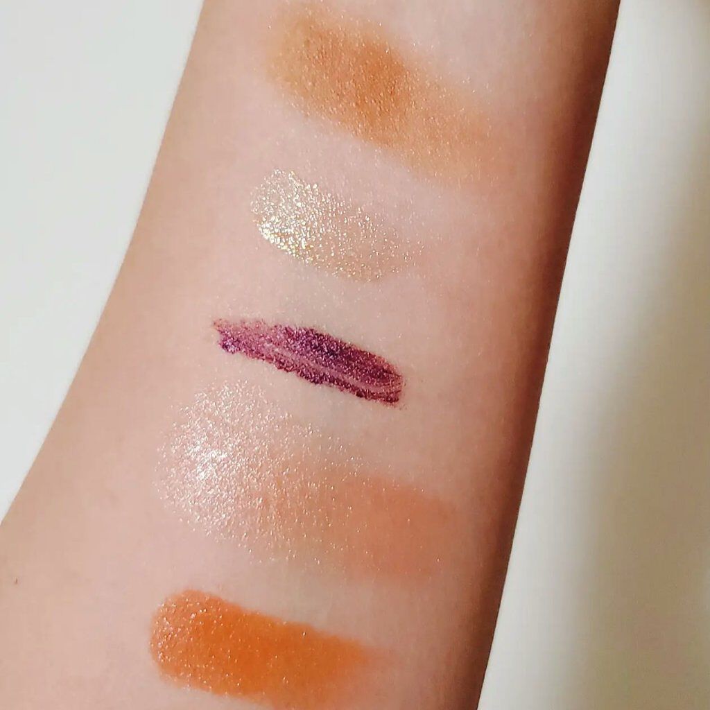 アルジェラン MOIST GLOW HAIR BALM のクチコミ「こんにちは☺️
今週は寒暖差が激しいですね💦

今日は秋色でシンプルなメイクに🍁
ナチュラルメ.....」（3枚目）