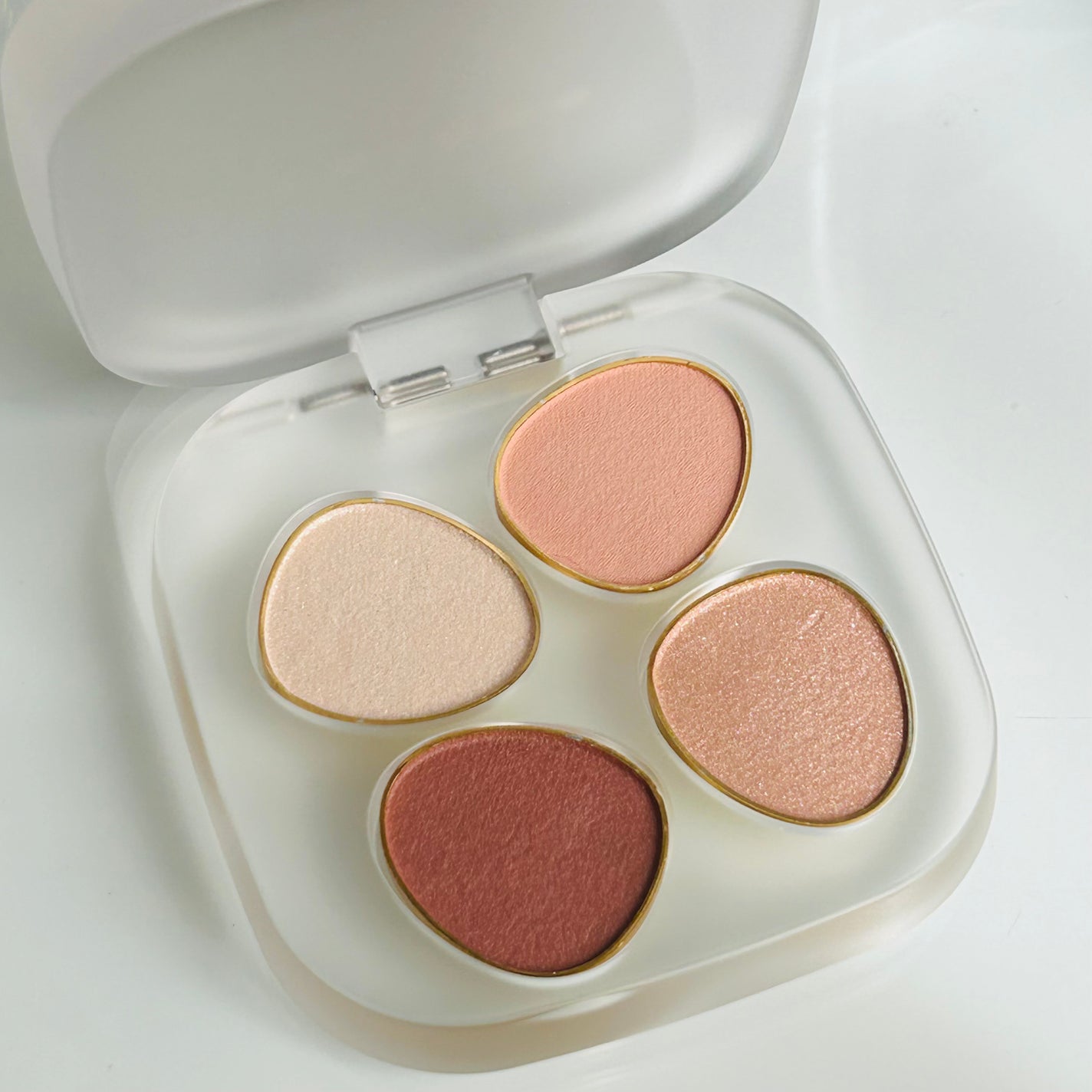 トーン ペタル フロート アイパレット/to/one/アイシャドウパレットを使ったクチコミ(2枚目)