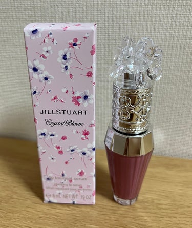 ビジュ最高。

こんな可愛い色ありますか？

可愛すぎる……！！　


JILL STUARTジルスチュアート　クリスタルブルーム　リップブーケ セラム06rose redwood


ボトルの外側から