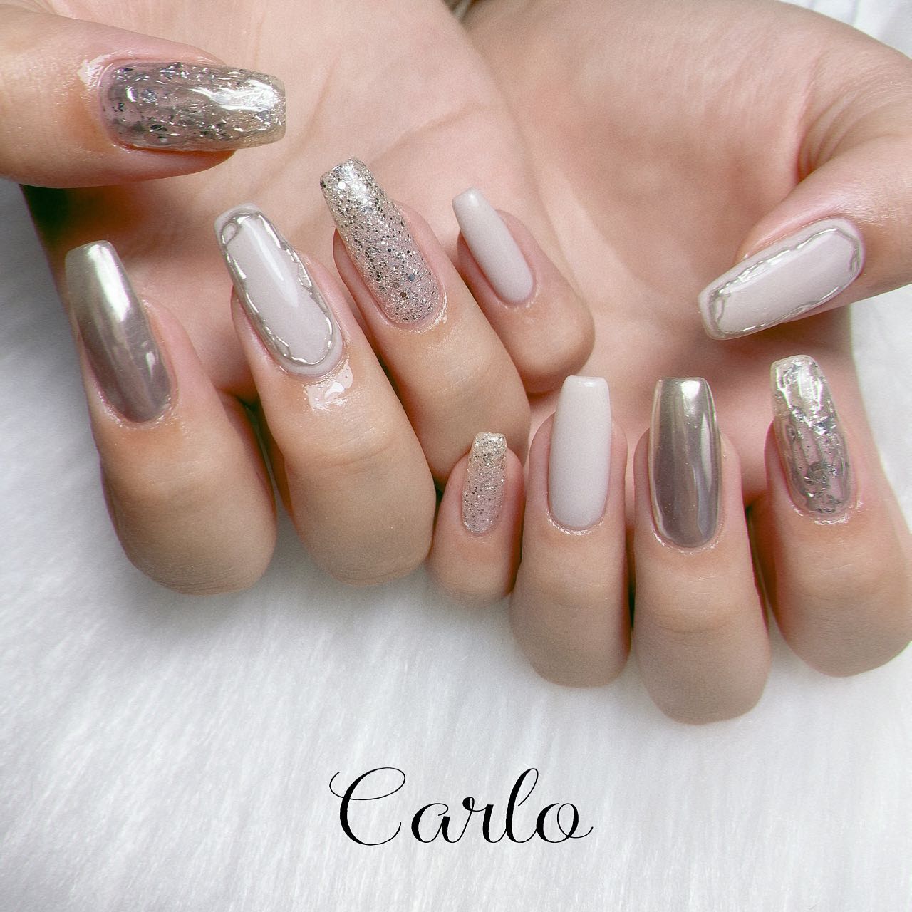 YUKA on LIPS 「【mirrornail🪞】所沢市ネイルサロン|Carlo.mi..」(1枚目)