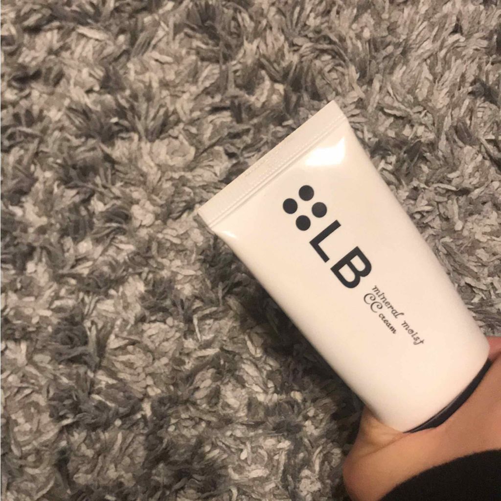 LB ミネラルモイストCCクリームのクチコミ「⚠️動画あり

LB のミネラルモイストクリームを紹介します！

こちらは手に取ると白色のクリ.....」（1枚目）