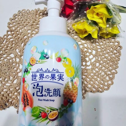 hayarenalove on LIPS 「世界の果実 すっきり泡洗顔😋泡ででてくる泡洗顔、久しぶりに使っ..」(1枚目)