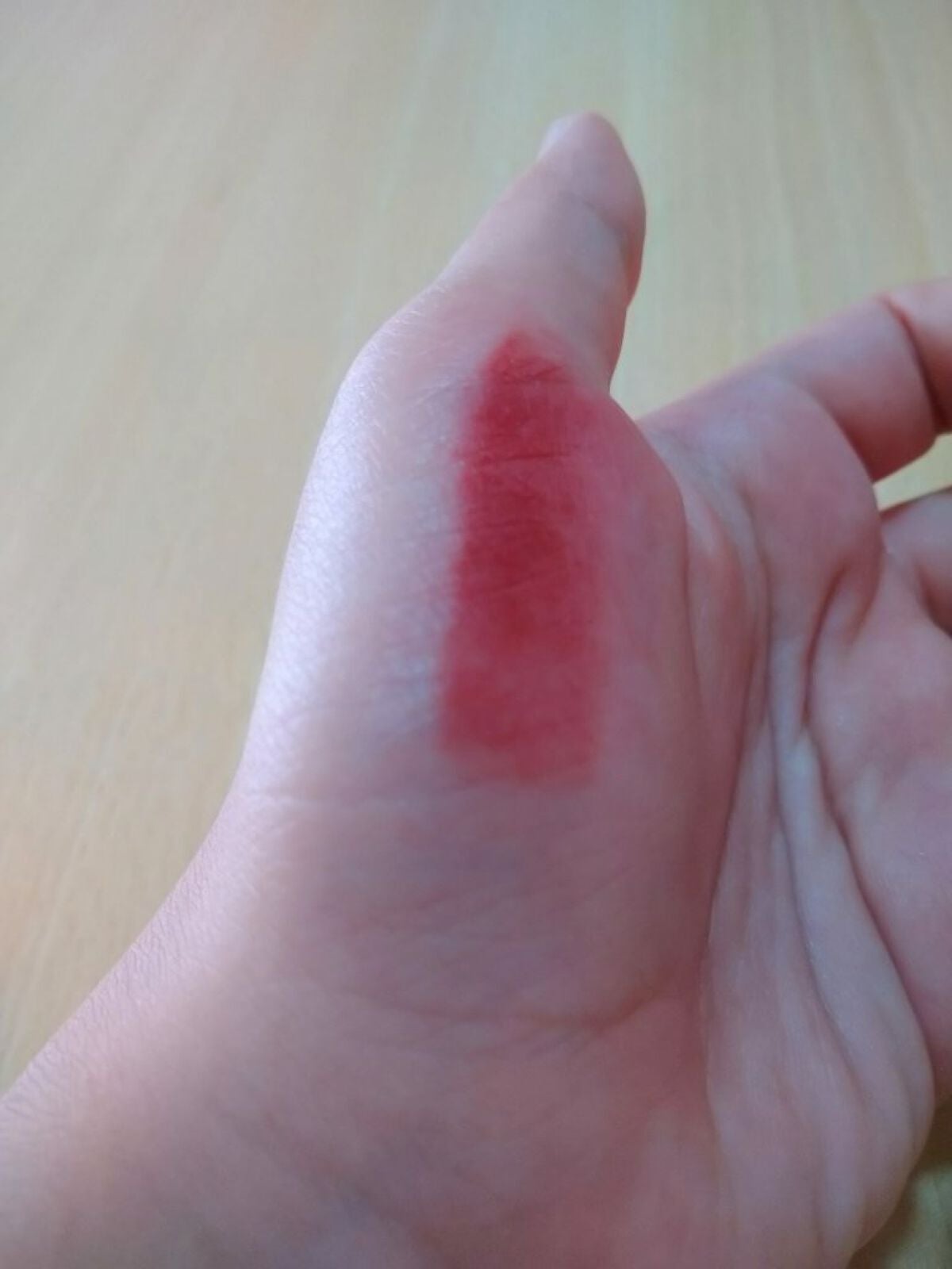 ひとみ on LIPS 「派手なアイメイクにあわせるリップが無い!そんな人は必見!!【使..」(2枚目)