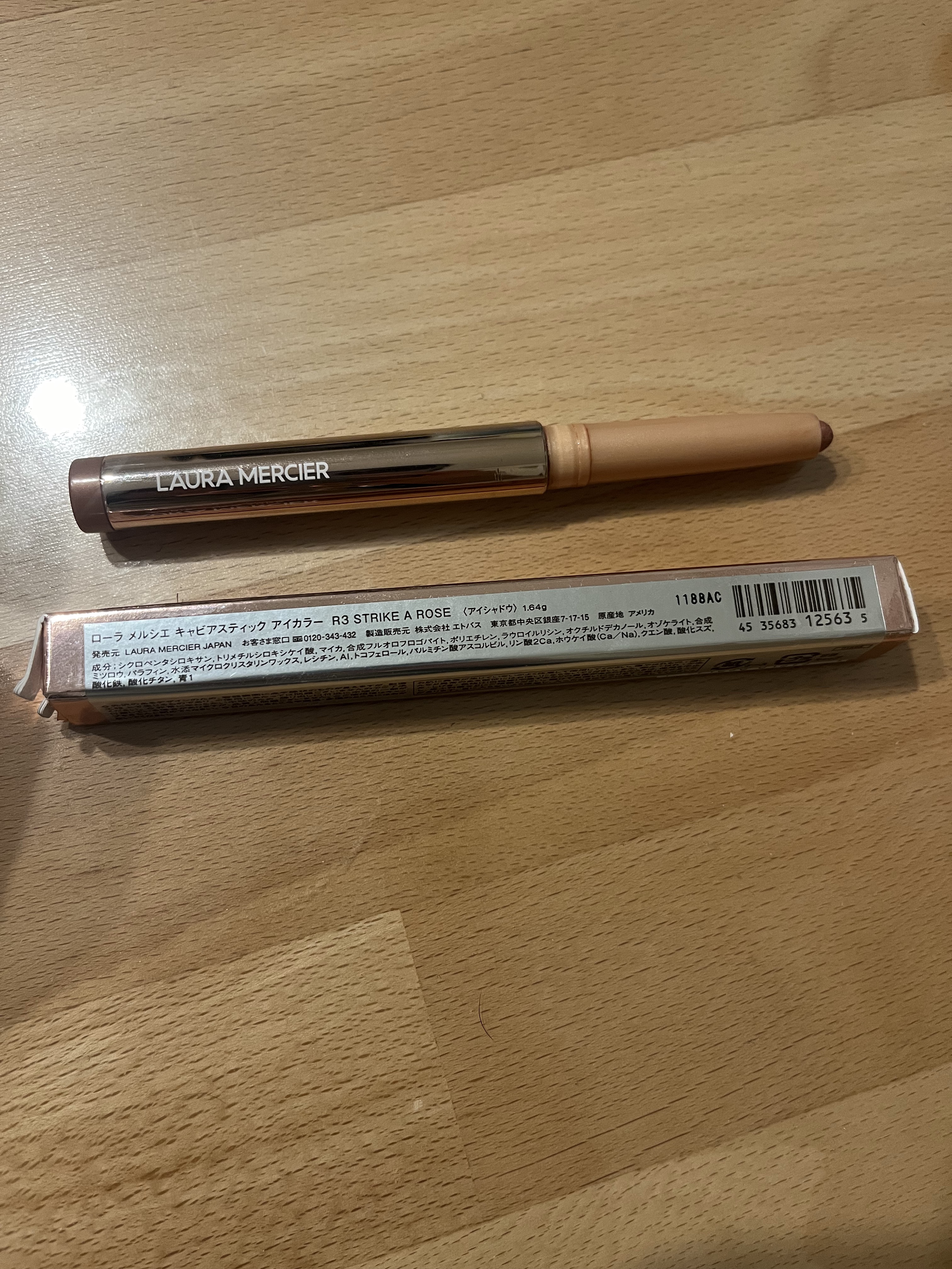 キャビアスティック アイカラー R3 STRIKE A ROSE/ローラ メルシエ/スティックアイシャドウを使ったクチコミ（1枚目）