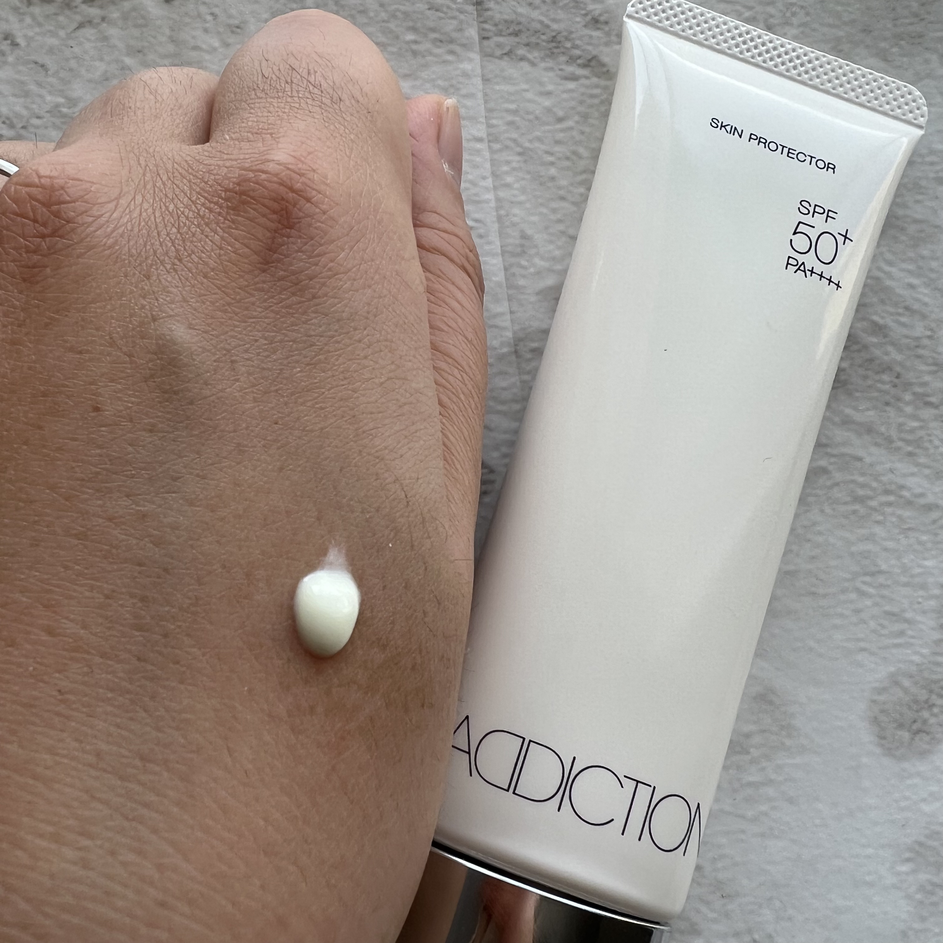 スキンプロテクター/ADDICTION/日焼け止めミルクを使ったクチコミ（2枚目）