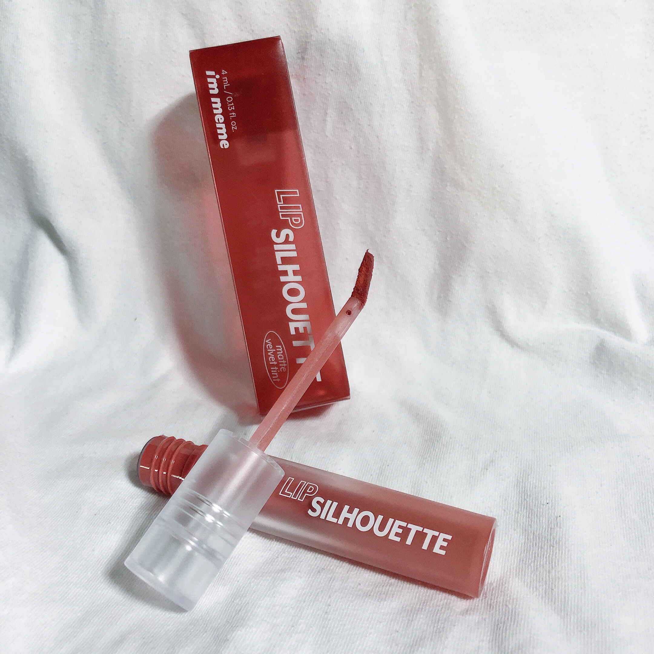 リップシルエットマットベルベットティント 04 アンティークベージュ/i’m meme/リップティントを使ったクチコミ（3枚目）