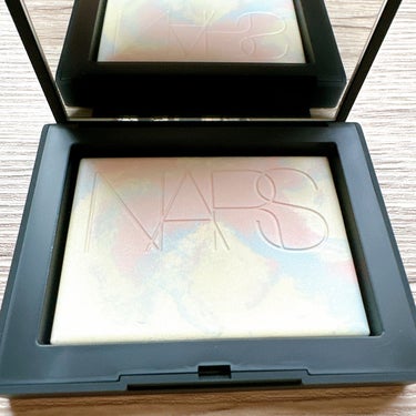 NARS ライトリフレクティング プリズマティックパウダーのクチコミ「✼••┈┈••✼••┈┈••✼••┈┈••✼••┈┈••✼
NARS
ライトリフレクティング .....」（1枚目）