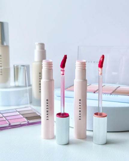 wakemake ウォーターベルベットカバーファンデーションのクチコミ「\色味かわいい/
WAKEMAKEのコスメ🩷
特に16色のパレットが人気だよね👀
マット〜ラ.....」(3枚目)