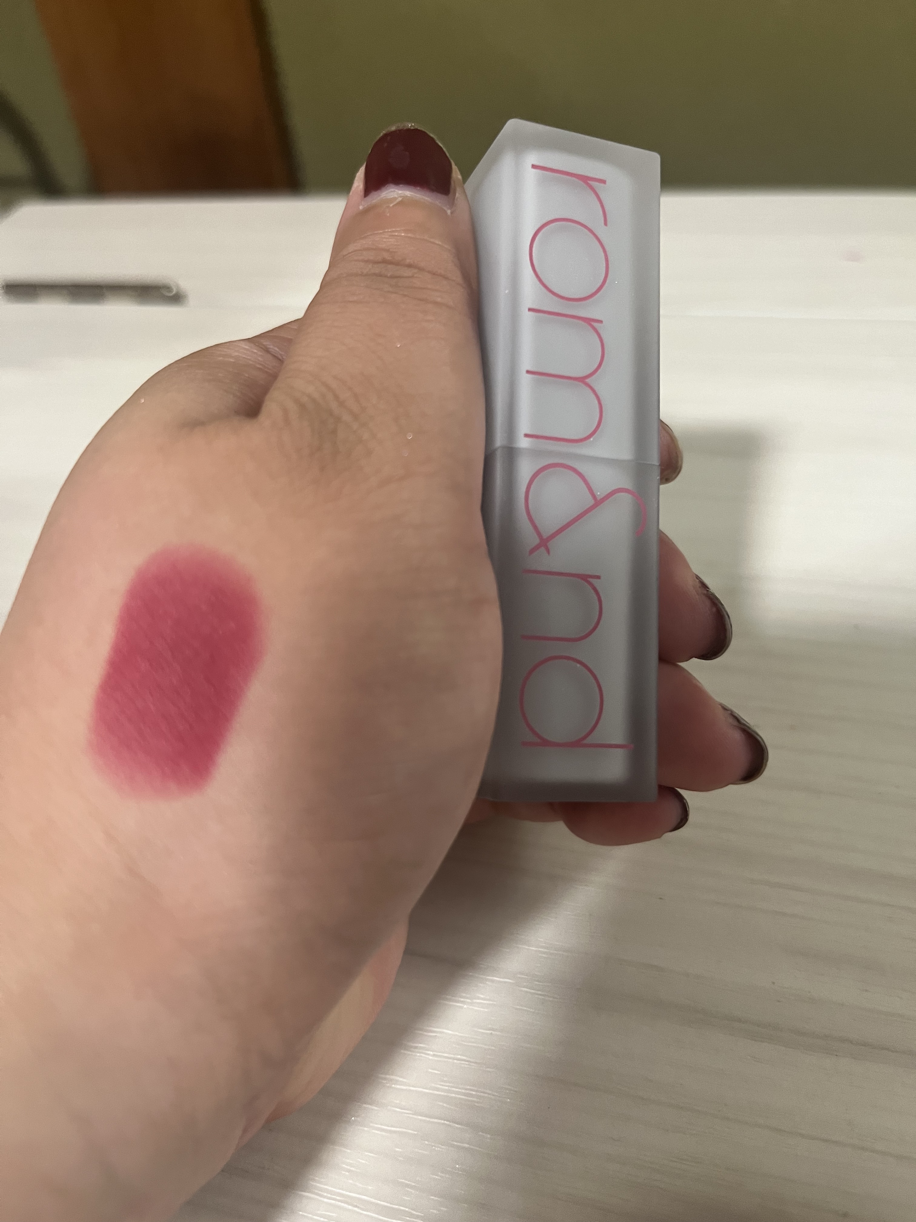 rom&nd ブラーファッジティント 11 フューシャバイブ(FUCHSIA VIBE)/rom&nd/リップティントを使ったクチコミ（2枚目）