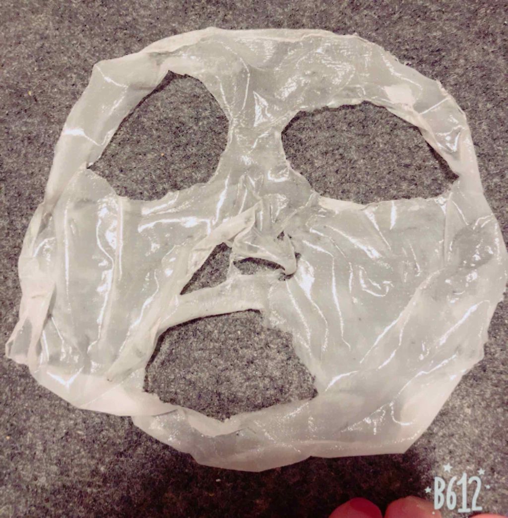 VELY VELY もちもち米パックのクチコミ「最近日本にも店舗が出来た韓国で話題のコスメVELY VELYのもちもち米パック。塗った後剥がす.....」（3枚目）