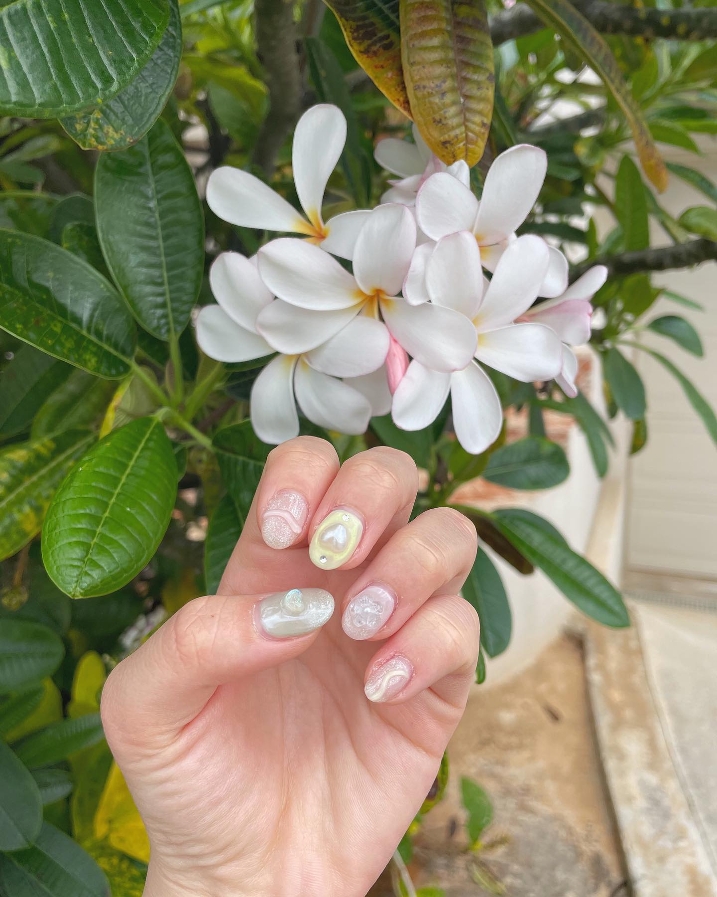 #ジェルネイル,#ワンカラーネイル,#ニュアンスネイル,#うるうるネイル,#ちゅるんネイル,#シンプルネイル,#パーツネイル,#透け感ネイル,#クリアネイル,#ぷっくりネイル,#ちぐはぐネイル,#韓国ネイル,#きらきらネイル,#うるつやネイル,#フレンチガーリーネイル,#うねうねネイル,#お花ネイル,#パステルネイルのネイルデザイン