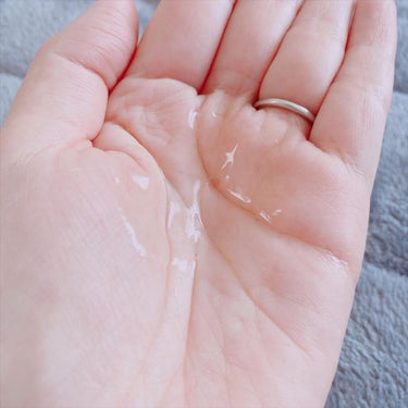 ９０％以上の美容成分と
オーガニック原料で作られている
シャンプーになります🧴✨
ノンシリコンでビタミン配合、
石油系ゼロ、無添加フリーで、
地肌にもとっても優しそうです☺️
⁂
高級感のあるスタイリッシュな
ボトルもとっても魅力的♡
⁂
アルガンオイル由来の洗浄成分で、
潤いを残しながら
髪をきれいに洗ってくれます👌
クリーミーな泡立ちで洗い上がりの
指どおりもなめらかになりました🥺
香りも有機シャンパンレモンの香り
でとってもさわやかです🍋🧖‍♀️
ドラッグストアでも購入できるので
ぜひお試ししてみて下さい🌸の画像 その1