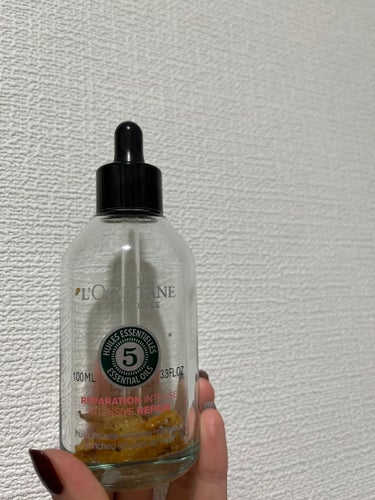 L'OCCITANE ファイブハーブス リペアリングインテンシヴオイルのクチコミ「こんなに完璧なヘアオイルは初めて…！！！

まず見た目もドストライク。
サラサラのオイルですが.....」（1枚目）