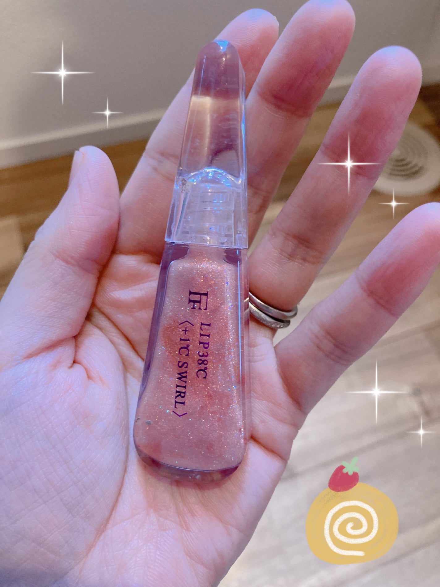 コトノコト on LIPS 「こんばんは♪可愛い型のグロスです^^少しベタベタするけど、、。..」(1枚目)